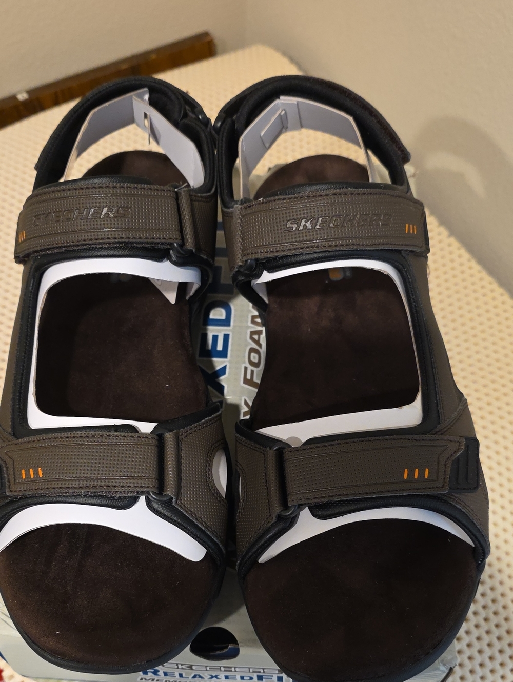 Skechers Men's Brown and Black Open-Toe Sandals 16M - Picture 4 of 7